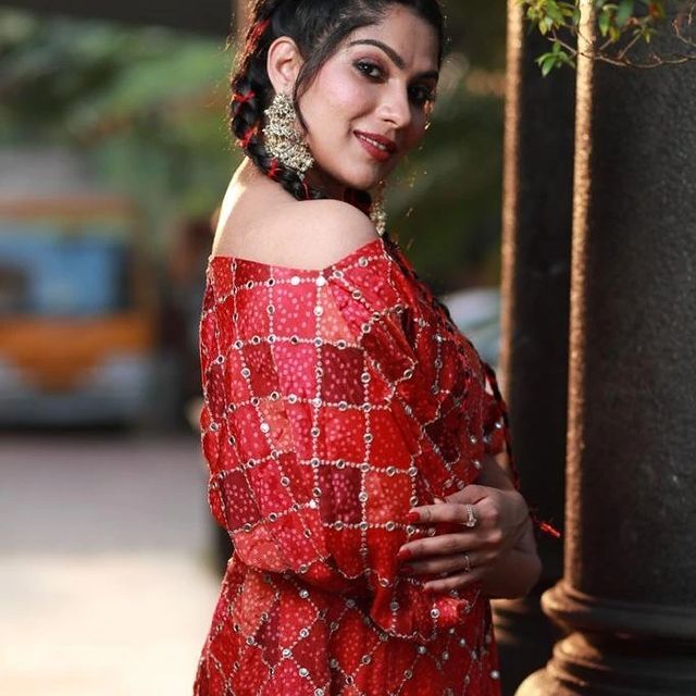 ചൈനീസ് ഹെയര്‍സ്റ്റൈലാണോ..? കിടിലന്‍ ചിത്രവുമായി സ്വാസിക, ഏറ്റെടുത്ത് ആരാധകര്‍