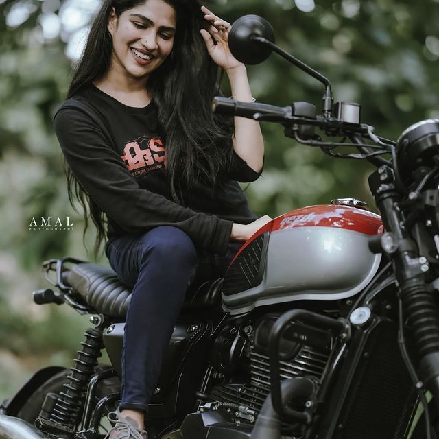 ചൈനീസ് ഹെയര്‍സ്റ്റൈലാണോ..? കിടിലന്‍ ചിത്രവുമായി സ്വാസിക, ഏറ്റെടുത്ത് ആരാധകര്‍