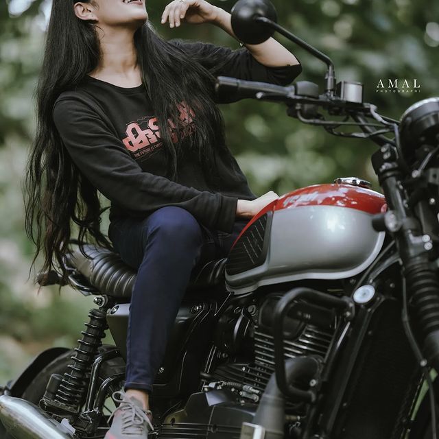 ചൈനീസ് ഹെയര്‍സ്റ്റൈലാണോ..? കിടിലന്‍ ചിത്രവുമായി സ്വാസിക, ഏറ്റെടുത്ത് ആരാധകര്‍