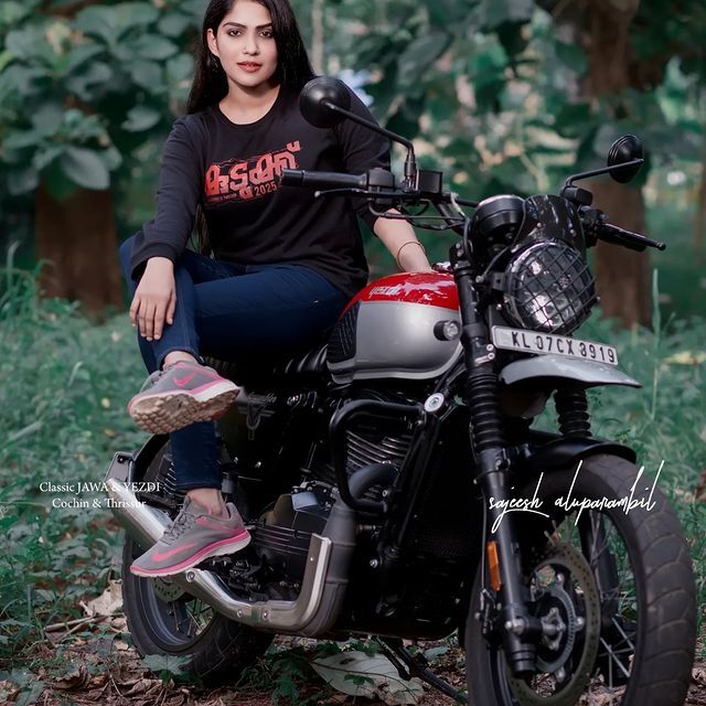 ചൈനീസ് ഹെയര്‍സ്റ്റൈലാണോ..? കിടിലന്‍ ചിത്രവുമായി സ്വാസിക, ഏറ്റെടുത്ത് ആരാധകര്‍