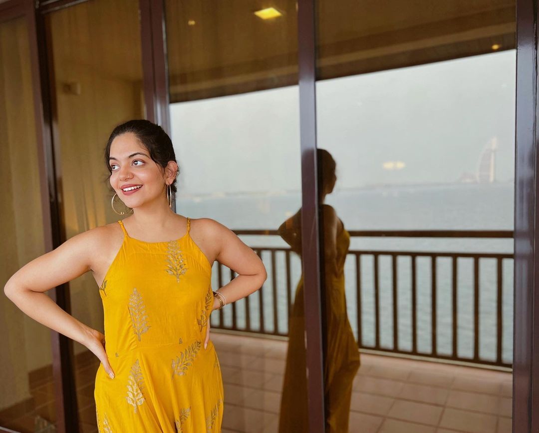 ഇതെന്താ സുന്ദരിമാരുടെ സംസ്ഥാന സമ്മേളനമോ; അഹാന ലുക്ക് പൊളിച്ചിട്ടുണ്ട്, ചിരിയും കൊള്ളാം, ചിത്രങ്ങള്‍ വൈറല്‍