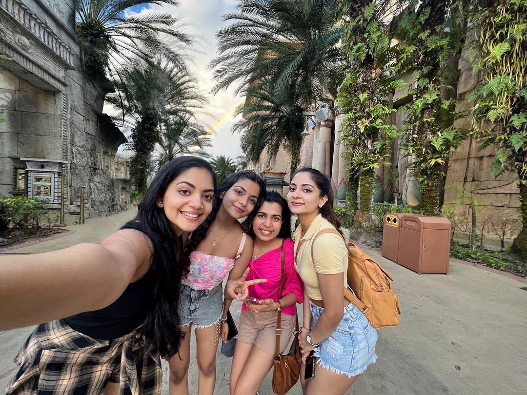 ഇതെന്താ സുന്ദരിമാരുടെ സംസ്ഥാന സമ്മേളനമോ; അഹാന ലുക്ക് പൊളിച്ചിട്ടുണ്ട്, ചിരിയും കൊള്ളാം, ചിത്രങ്ങള്‍ വൈറല്‍