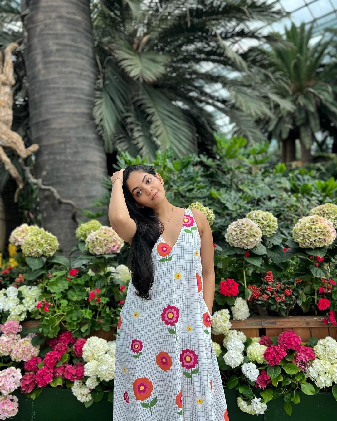 ഇതെന്താ സുന്ദരിമാരുടെ സംസ്ഥാന സമ്മേളനമോ; അഹാന ലുക്ക് പൊളിച്ചിട്ടുണ്ട്, ചിരിയും കൊള്ളാം, ചിത്രങ്ങള്‍ വൈറല്‍