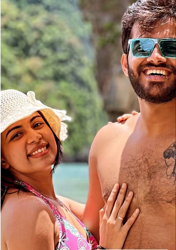 പ്രിയപ്പെട്ടവനൊപ്പം അടിച്ചുപൊളിച്ച് ദിയ; നിങ്ങള്‍ രണ്ട് പേരും ക്യൂട്ടാണെന്ന് ആരാധകര്‍