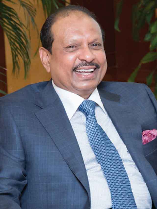 എത്രയാണ് യൂസഫലിയുടെ സമ്പാദ്യം? ജീവിതം, വിദ്യാഭ്യാസം എന്നിവയറിയാം