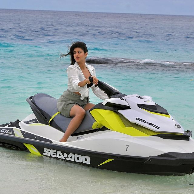 Anjali Arora MMS: कच्चा बादाम फेम अंजली अरोड़ा का MMS वीडियो लीक? सोशल मीडिया पर मच गया बवाल