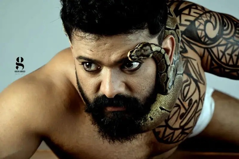 എന്റെ പൊന്നേ ഒന്നൊന്നര മേക്കോവര്‍; സിക്‌സ് പാക്കില്‍ ഞെട്ടിച്ച് മണിക്കുട്ടന്‍, വൈറലായി ചിത്രങ്ങള്‍!!