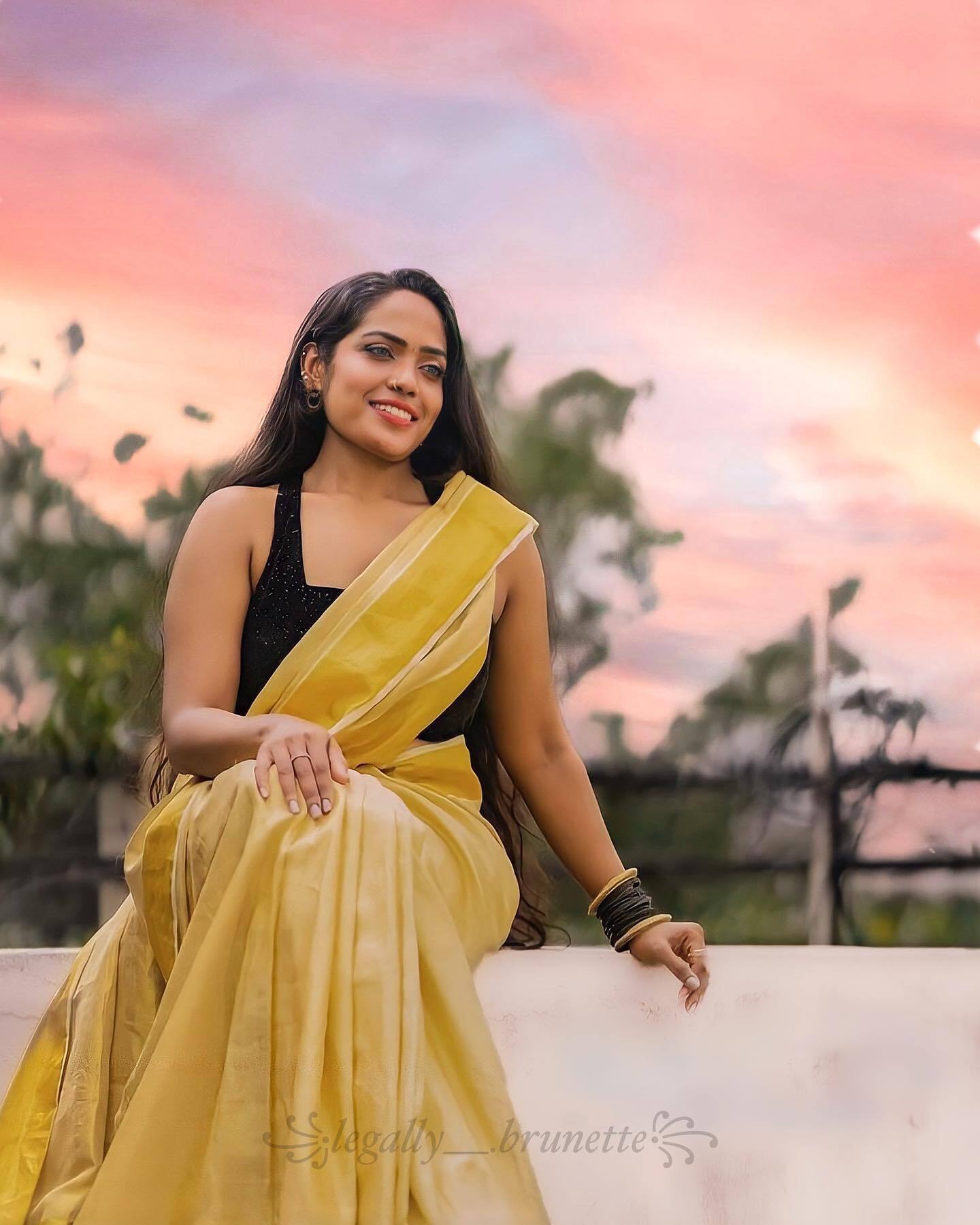 'ഞങ്ങള്‍ ആ സ്‌കൂളില്‍ അല്ല ലാലേട്ടാ പഠിച്ചത്'; റിയാസിനും ജാസ്മിനും റോണ്‍സനും ഒപ്പമുള്ള കിടിലന്‍ ഫോട്ടോയുമായി നിമിഷ