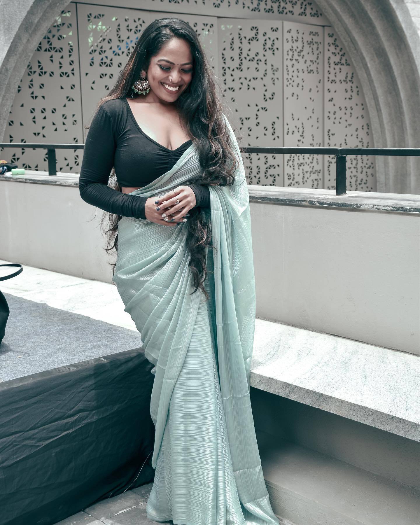 സാരിയില്‍ ഗ്ലാമറസ് ആയി  ബിഗ്‌ബോസ് താരം നിമിഷ; ഇത് നിങ്ങളെക്കൊണ്ടേ പറ്റൂവെന്ന് ആരാധകര്‍..