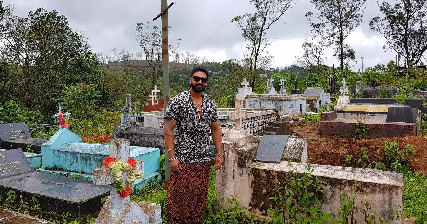  റോണ്‍സണ്‍ എന്താ സെമിത്തേരിയയില്‍!! സെമിത്തേരിയയില്‍ നിന്ന് ചിത്രങ്ങളുമായി താരം