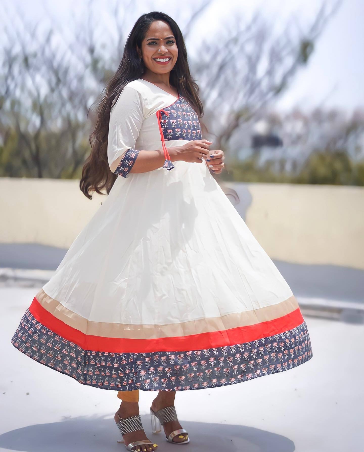 എന്റമ്മോ ഈ ലുക്കില്‍ ഞങ്ങള്‍ പ്രതീക്ഷിച്ചതേയില്ല; നിമിഷയുടെ ചിത്രങ്ങള്‍ വൈറലാക്കി ആരാധകര്‍..