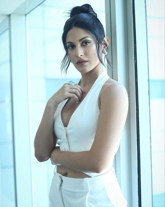 Bollywood Actress Amyra Dastur Latest Photos
