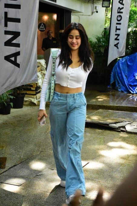 Bollywood Actress Janhvi Kapoor Looks Stunning In Crop Top And Jeans