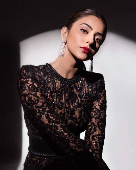 Bollywood Actress Rakul Preet Singh Looks Stunning in Black Outfit