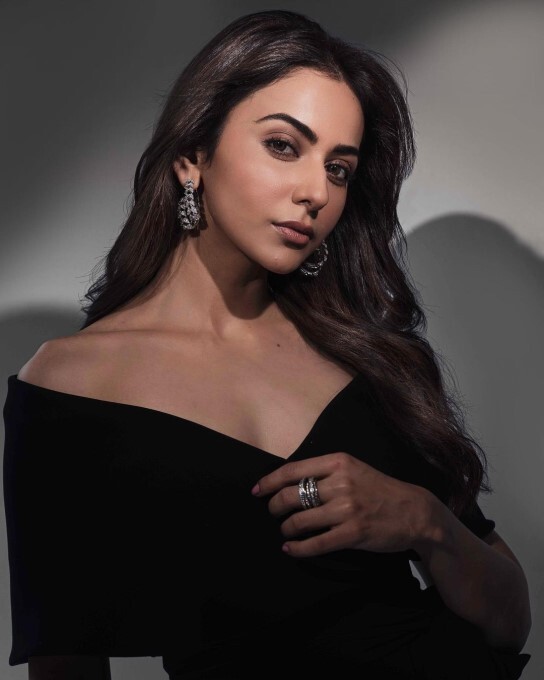 Bollywood Actress Rakul Preet Singh Looks Stunning in Black Outfit