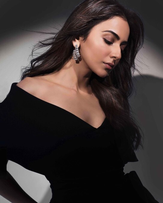 Bollywood Actress Rakul Preet Singh Looks Stunning in Black Outfit