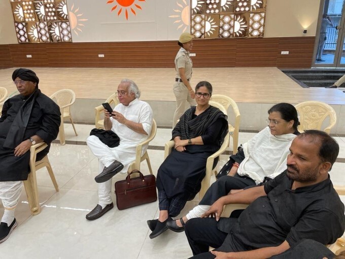  രാജ്യ തലസ്ഥാനം പ്രതിഷേധച്ചൂടില്‍, രാഹുല്‍ ഗാന്ധി ഉള്‍പ്പെടെയുള്ള നേതാക്കള്‍ പോലീസ് കസ്റ്റഡിയില്‍;ചിത്രങ്ങള്‍ 