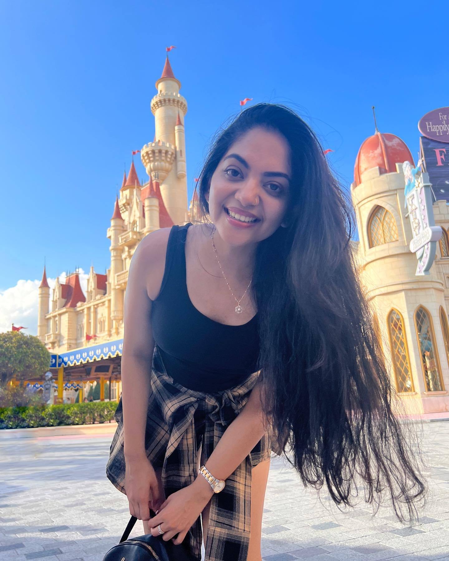 സിംഗപ്പൂര്‍ വിശേഷങ്ങള്‍ കഴിഞ്ഞില്ല അല്ലേ; ഗ്ലാമറസ് ഫോട്ടോകളുമായി വീണ്ടും അഹാന