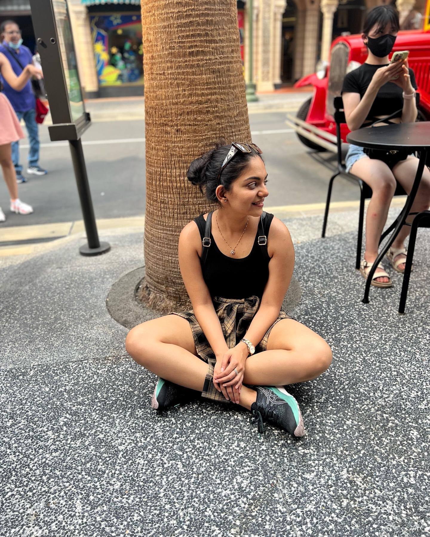 സിംഗപ്പൂര്‍ വിശേഷങ്ങള്‍ കഴിഞ്ഞില്ല അല്ലേ; ഗ്ലാമറസ് ഫോട്ടോകളുമായി വീണ്ടും അഹാന