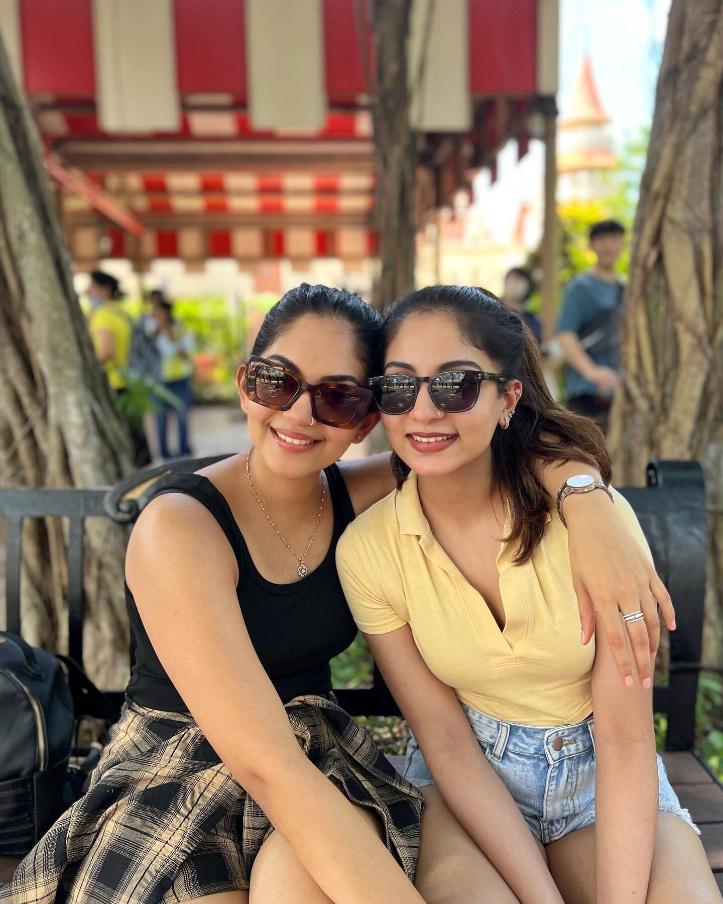 സിംഗപ്പൂര്‍ വിശേഷങ്ങള്‍ കഴിഞ്ഞില്ല അല്ലേ; ഗ്ലാമറസ് ഫോട്ടോകളുമായി വീണ്ടും അഹാന