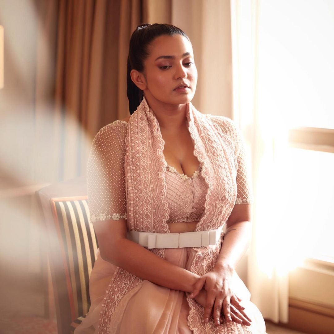 ആരാധകരെ ശാന്തരാകുവിന്‍...; എന്നാലും ആ ക്യാമറ ഏതാ..? പാര്‍വതിയുടെ കിടിലന്‍ ചിത്രങ്ങള്‍ കണ്ടോ