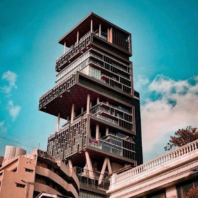 അത്ഭുതങ്ങള്‍ മറഞ്ഞിരിക്കുന്ന അംബാനിയുടെ അന്റിലിയ; വീട്ടിനുള്ളില്‍ എന്തൊക്കെയുണ്ടെന്നറിയാമോ?