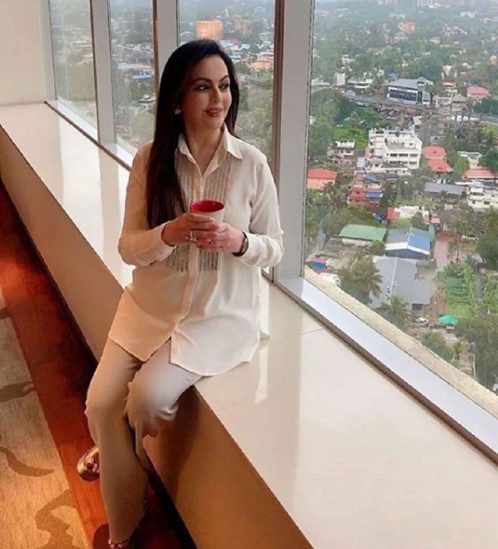 അത്ഭുതങ്ങള്‍ മറഞ്ഞിരിക്കുന്ന അംബാനിയുടെ അന്റിലിയ; വീട്ടിനുള്ളില്‍ എന്തൊക്കെയുണ്ടെന്നറിയാമോ?