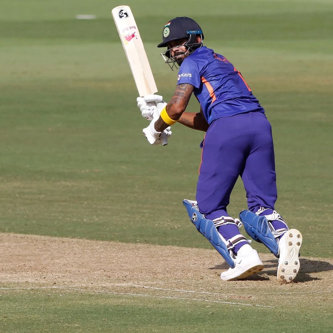 സെവന്‍സിനടി, പൂരത്തിനടി, കല്യാണത്തിനടി, ഇത് ഗില്ലിന്റെ അടി, പരമ്പര ഇങ്ങെടുത്ത് ഇന്ത്യ, ചിത്രങ്ങള്‍ കാണാം