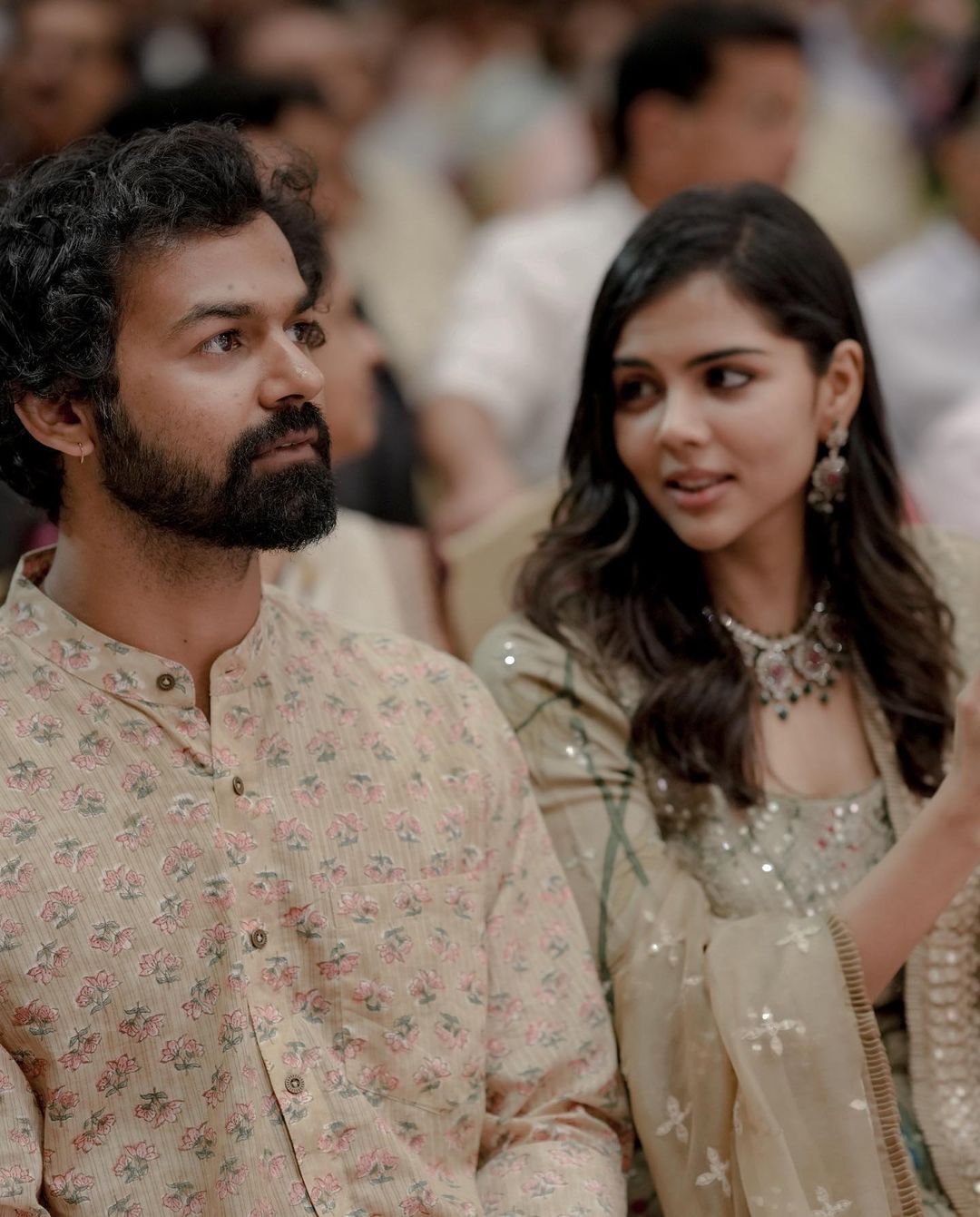 ഇതാണ് ജോഡിപ്പൊരുത്തം മക്കളെ, പ്രണവിനെ കള്ളനോട്ടമിട്ട് കല്യാണി, ചിത്രങ്ങള്‍ വൈറല്‍