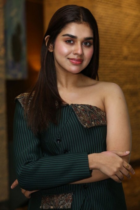 Kollywood Actress Meenakshi Govindarajan Latest Photos