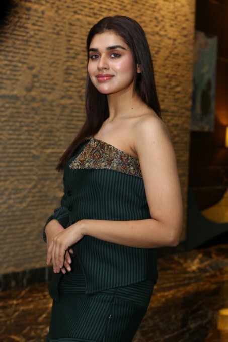 Kollywood Actress Meenakshi Govindarajan Latest Photos