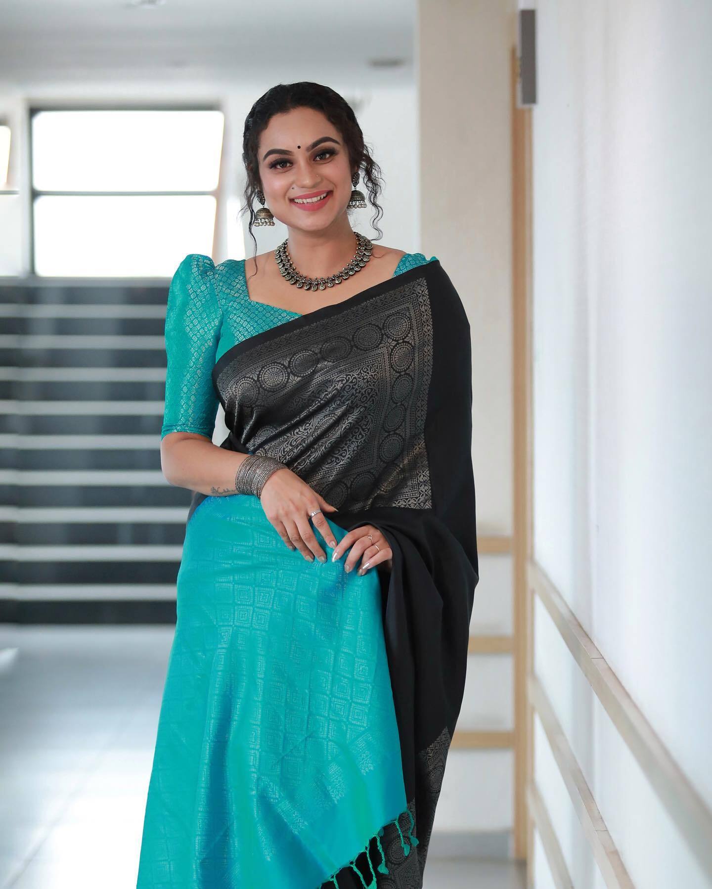 ഇന്ന് സാരിയിലല്ല...പുതിയ ലുക്കില്‍ ലക്ഷ്മി നക്ഷത്ര..എന്തുപറയുമെന്നറിയില്ലെന്ന് ആരാധകര്‍