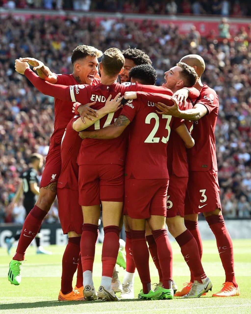 എന്ത് പണിയാടോ കാണിച്ചത്, ഇങ്ങനെയൊക്കെ ചെയ്യാമോ? ഇത് താന്‍ടാ ലിവര്‍പൂള്‍, ഗോളുകളുടെ പെരുമഴ