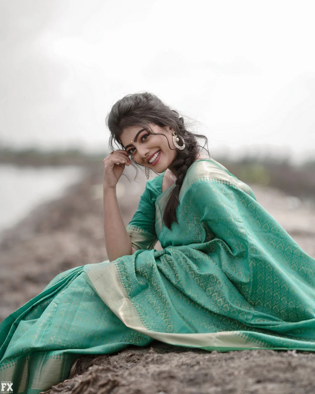 പച്ചയിൽ തിളങ്ങി മെറിൻ ഫിലിപ്പ്, നടിയുടെ സുപ്പർ ലുക്ക് ഏറ്റെടുത്ത് ആരാധകർ