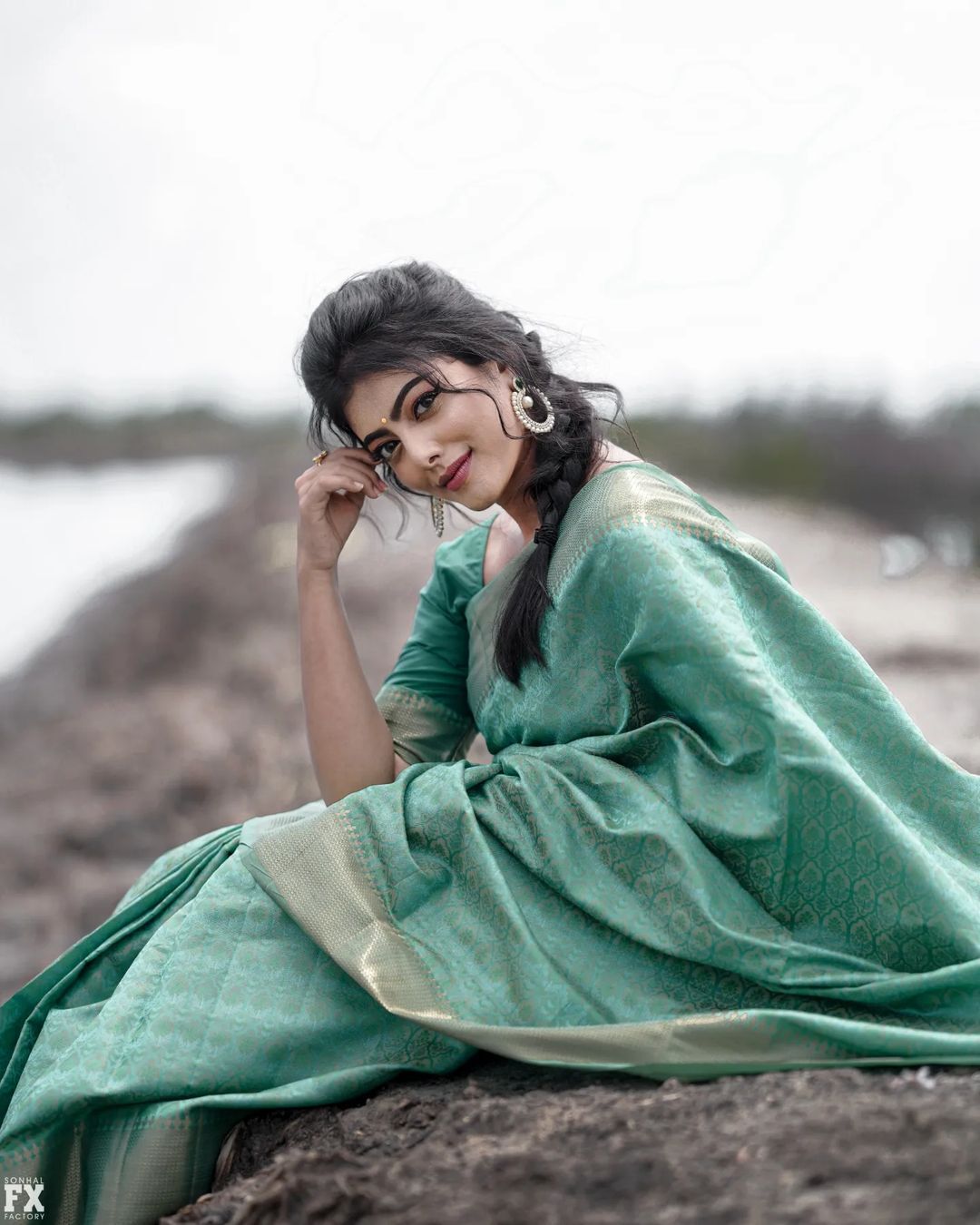 പച്ചയിൽ തിളങ്ങി മെറിൻ ഫിലിപ്പ്, നടിയുടെ സുപ്പർ ലുക്ക് ഏറ്റെടുത്ത് ആരാധകർ