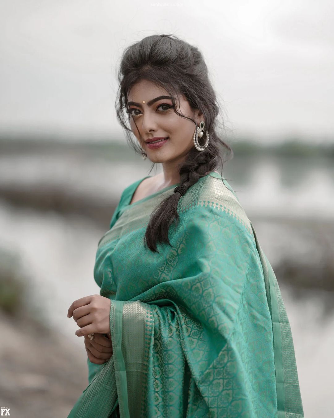 പച്ചയിൽ തിളങ്ങി മെറിൻ ഫിലിപ്പ്, നടിയുടെ സുപ്പർ ലുക്ക് ഏറ്റെടുത്ത് ആരാധകർ