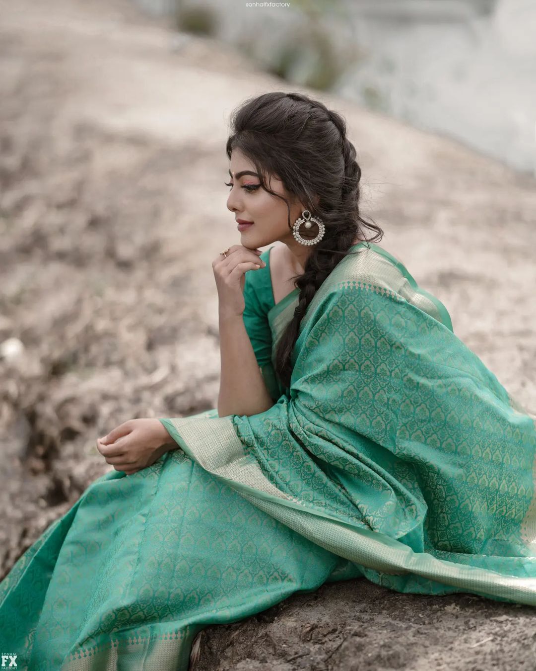 പച്ചയിൽ തിളങ്ങി മെറിൻ ഫിലിപ്പ്, നടിയുടെ സുപ്പർ ലുക്ക് ഏറ്റെടുത്ത് ആരാധകർ