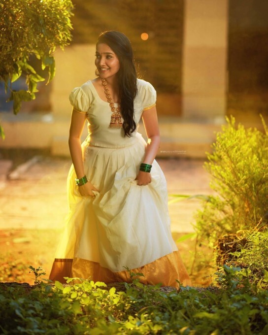 Mollywood Actress Anikha Surendran Latest Photo In Ethnic Wear