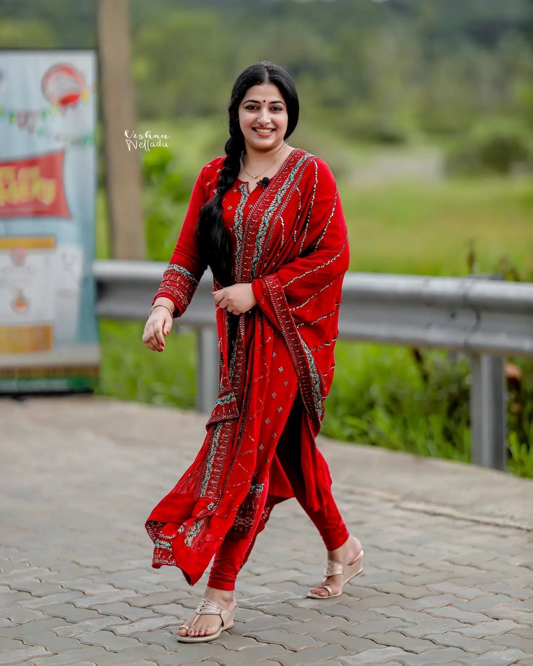 നാടൻ സുന്ദരി എന്ന് പറഞ്ഞാൽ അനു സിതാര തന്നെ; എന്തൊരു ഭംഗിയെന്ന് ആരാധകർ... ചിത്രങ്ങൾ