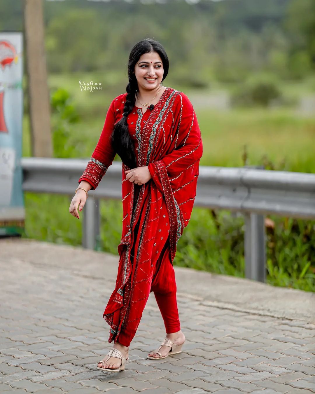 നാടൻ സുന്ദരി എന്ന് പറഞ്ഞാൽ അനു സിതാര തന്നെ; എന്തൊരു ഭംഗിയെന്ന് ആരാധകർ... ചിത്രങ്ങൾ