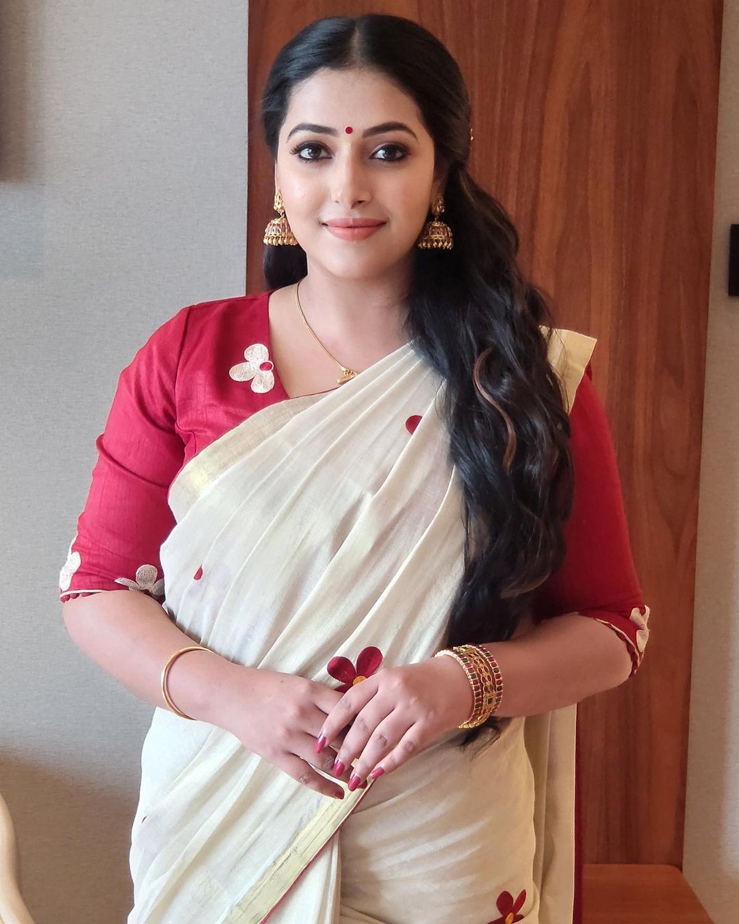 നാടൻ സുന്ദരി എന്ന് പറഞ്ഞാൽ അനു സിതാര തന്നെ; എന്തൊരു ഭംഗിയെന്ന് ആരാധകർ... ചിത്രങ്ങൾ