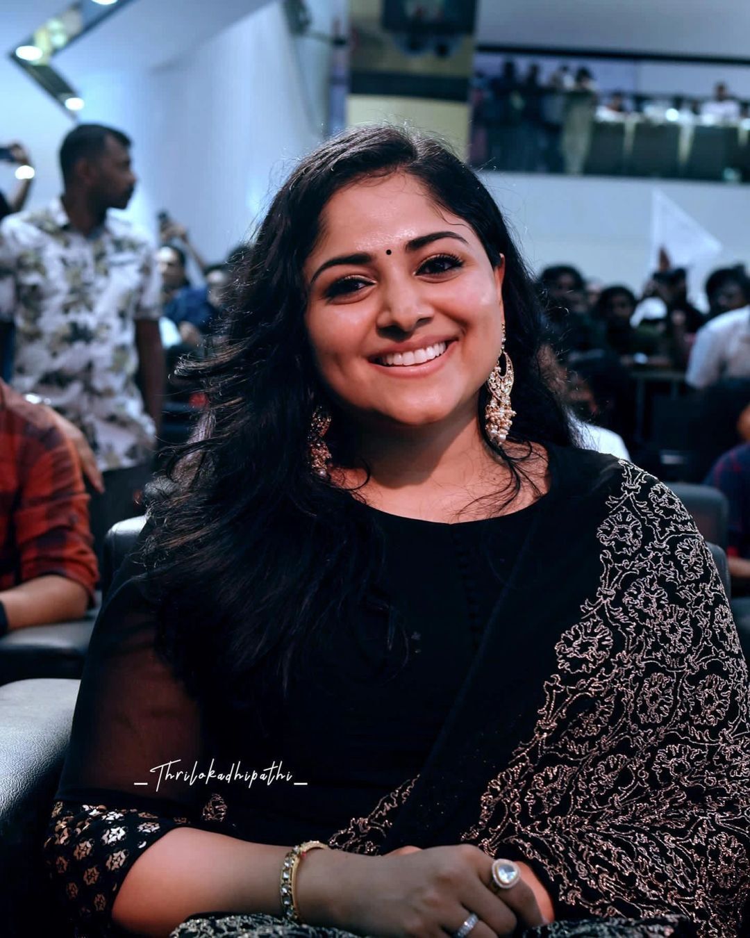 സൂപ്പർ കൂൾ... സ്റ്റൈലിഷ് ലുക്കിൽ നടി ചാന്ദിനി, വൈറൽ ചിത്രങ്ങൾ കാണാം