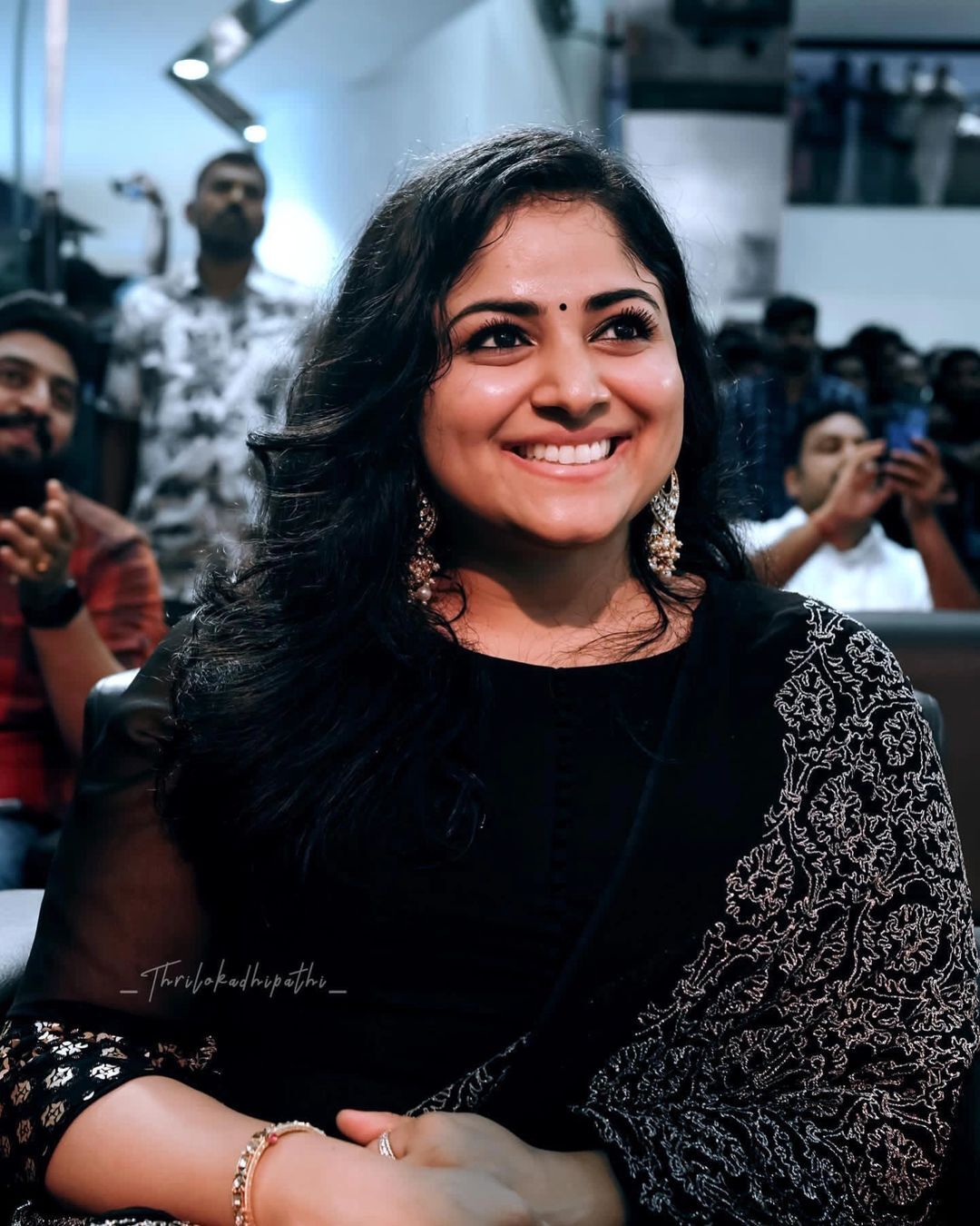 സൂപ്പർ കൂൾ... സ്റ്റൈലിഷ് ലുക്കിൽ നടി ചാന്ദിനി, വൈറൽ ചിത്രങ്ങൾ കാണാം