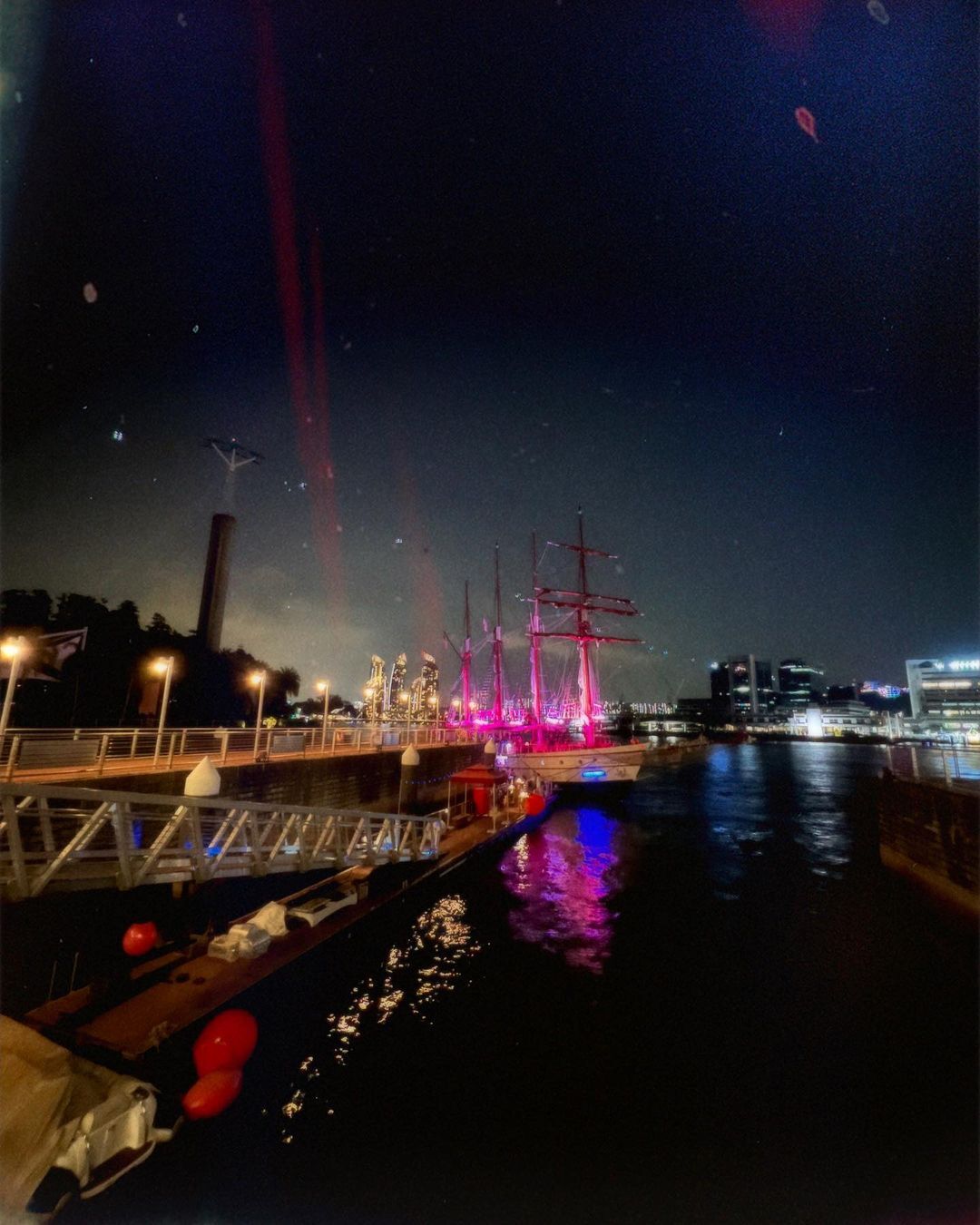 'എന്നും ഇങ്ങനെ ഹാപ്പിയായി ഇരിക്കൂ'; സിംഗപ്പൂരില്‍ അടിച്ചുപൊളിച്ച് അഹാനയും കുടുംബവും