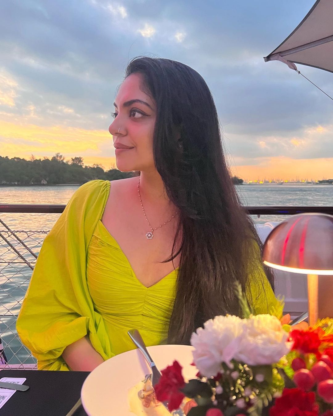 'എന്നും ഇങ്ങനെ ഹാപ്പിയായി ഇരിക്കൂ'; സിംഗപ്പൂരില്‍ അടിച്ചുപൊളിച്ച് അഹാനയും കുടുംബവും