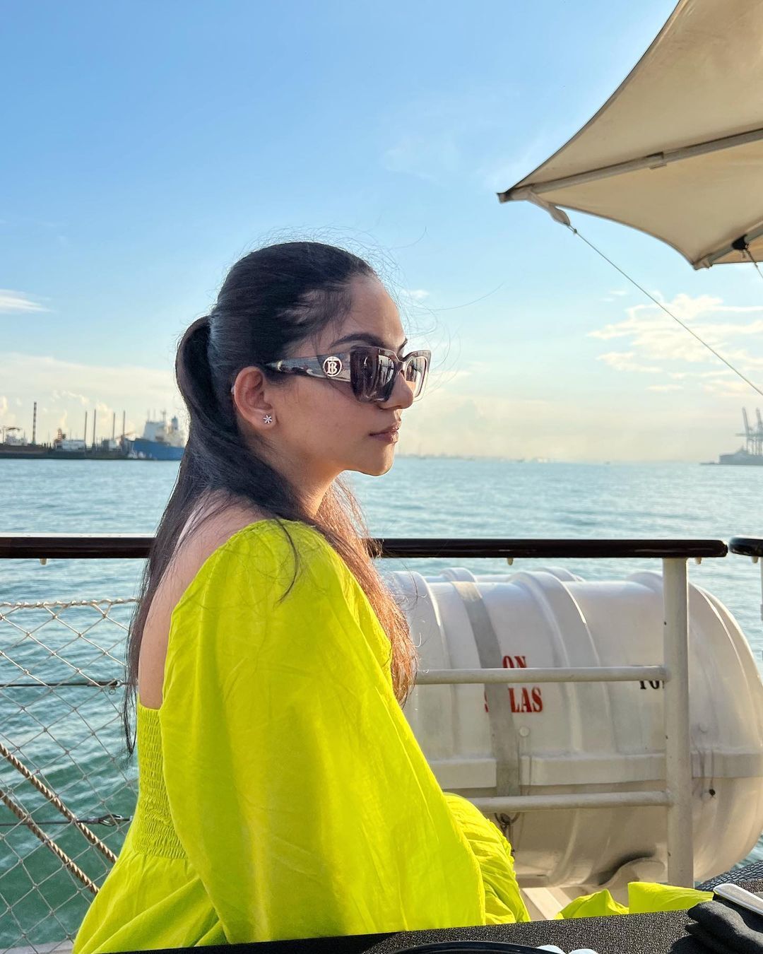 'എന്നും ഇങ്ങനെ ഹാപ്പിയായി ഇരിക്കൂ'; സിംഗപ്പൂരില്‍ അടിച്ചുപൊളിച്ച് അഹാനയും കുടുംബവും