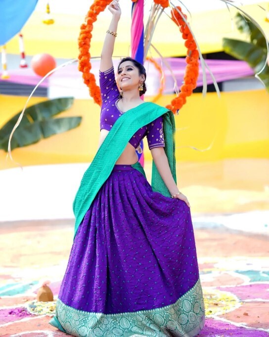 Telugu Anchor Rashmi Gautam Stunning Photos - Oneindia