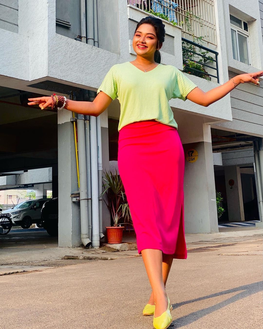 PHOTOS : வாவ்.. வேற லெவல் கியூட் போஸ் போங்க.. சீரியல் நடிகை ப்ரீத்தி ஷர்மாவின் நச் பிக்ஸ் இதோ! 