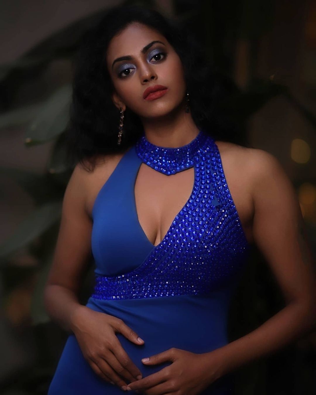 PHOTOS : டைட் டீ - ஷிர்டில் க்யூட்டான செல்ஃபி போஸ்.. நடிகை சாய் காமாட்சியின் ரீசன்ட் க்ளிக்ஸ் இதோ!