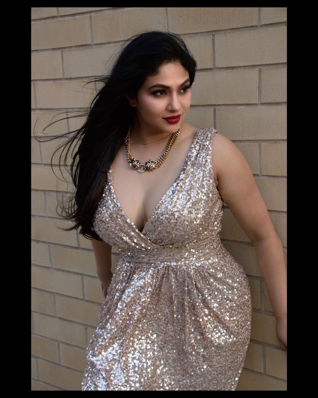 PHOTOS : அட்டகாசமான ஸ்விம் சூட்டில் அப்படியொரு போஸ்.. அழகை தாறுமாறாக காட்டும் நடிகை லக்ஷ்மி தேவ்!